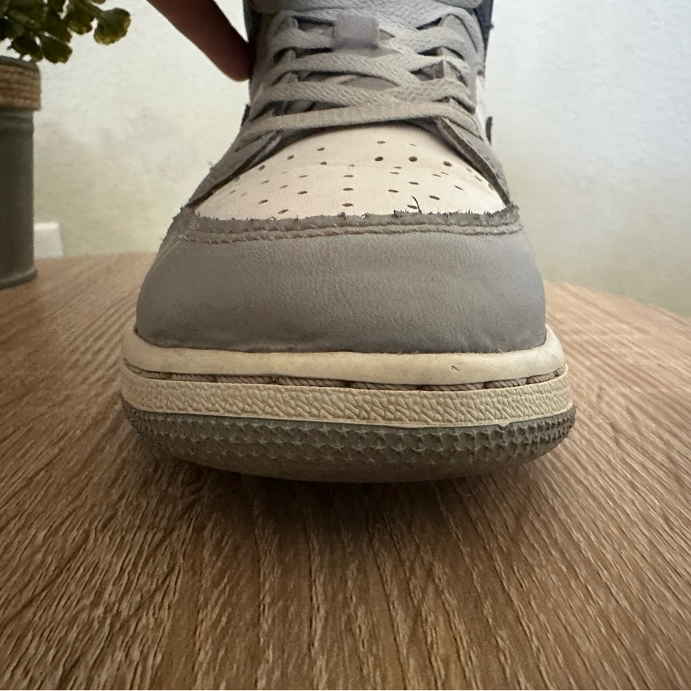 Jordan | Youth Size 7 Jordan 1 Mid Tops - Picture 6 of 16